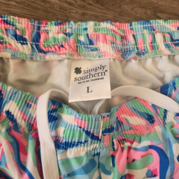 Simply Southern Multicolor Athletic Shorts Elastic Waist Sz L Stretch Lined - Picture 3 of 4